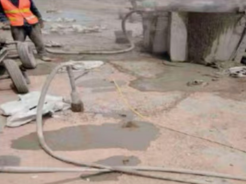 张家界水泥混凝土路面板底注浆技术 路面脱空注浆整治方案